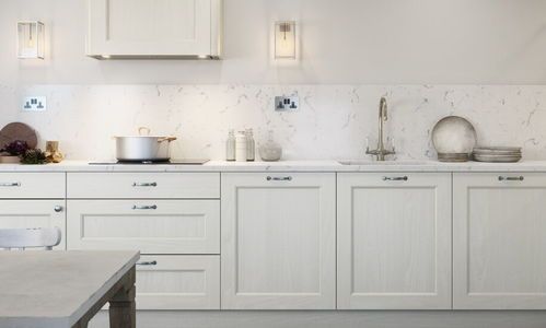 Image of task lighting highlighting certain areas in a white traditional kitchen design.