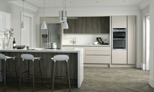 Porter kitchen in matt cashmere with white worktops and kitchen island.