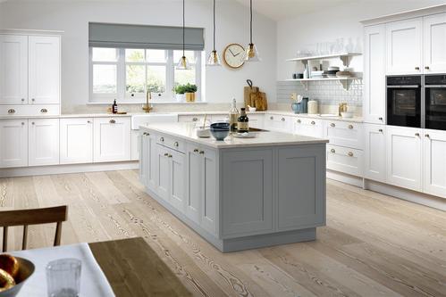 A lay-on shaker kitchen in white with kitchen island