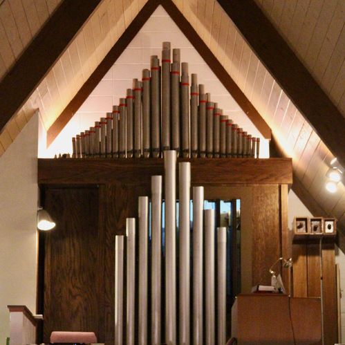 Church organ (Reuter Opus 1301) in the balcony.