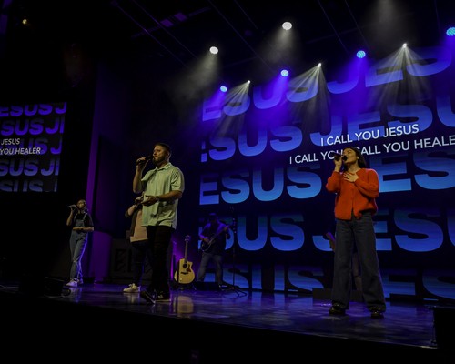 Join Us Live worship team member singing non-denominational modern worship