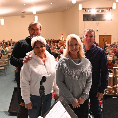 Pastor Sam and Annette Bailey and Pastor Derek and Teresa Grigg im Mountain Home, Arkansas