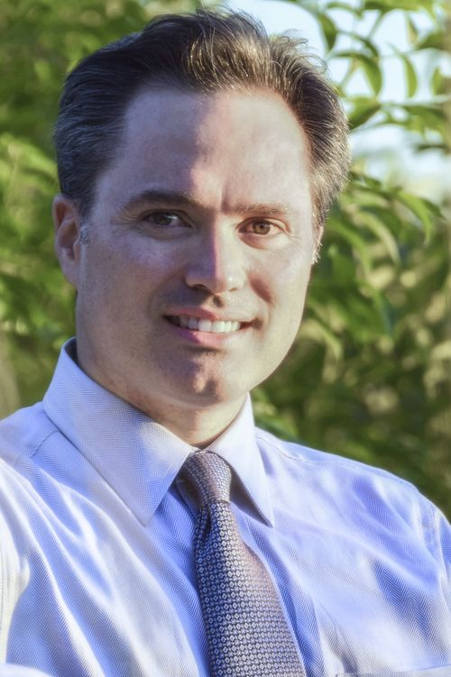 Dr. Victor Pe&ntilde;a-Araujo