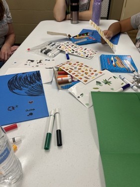 photo of children decorating their photos with markers and stickers
